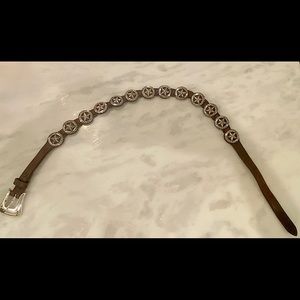 Justin leather belt with star silver accents 28”